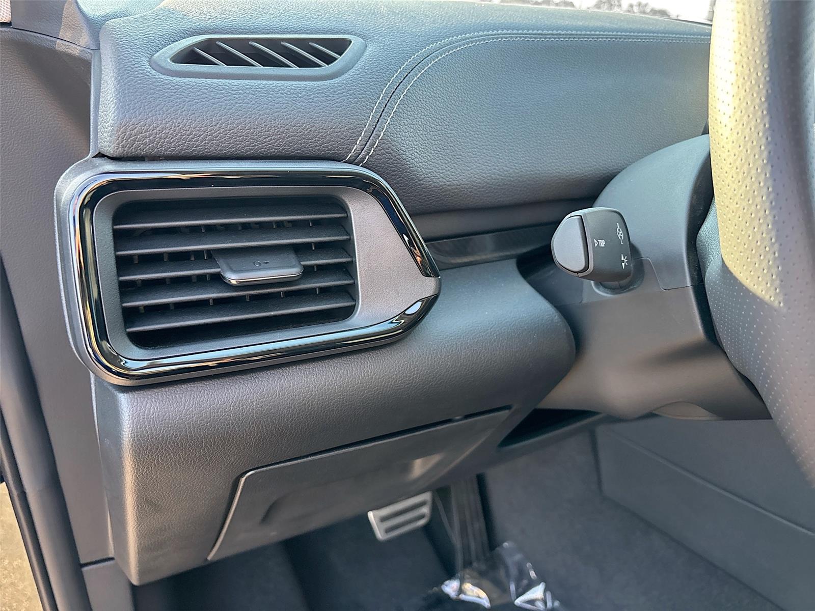 2025 VinFast VF 8 Eco