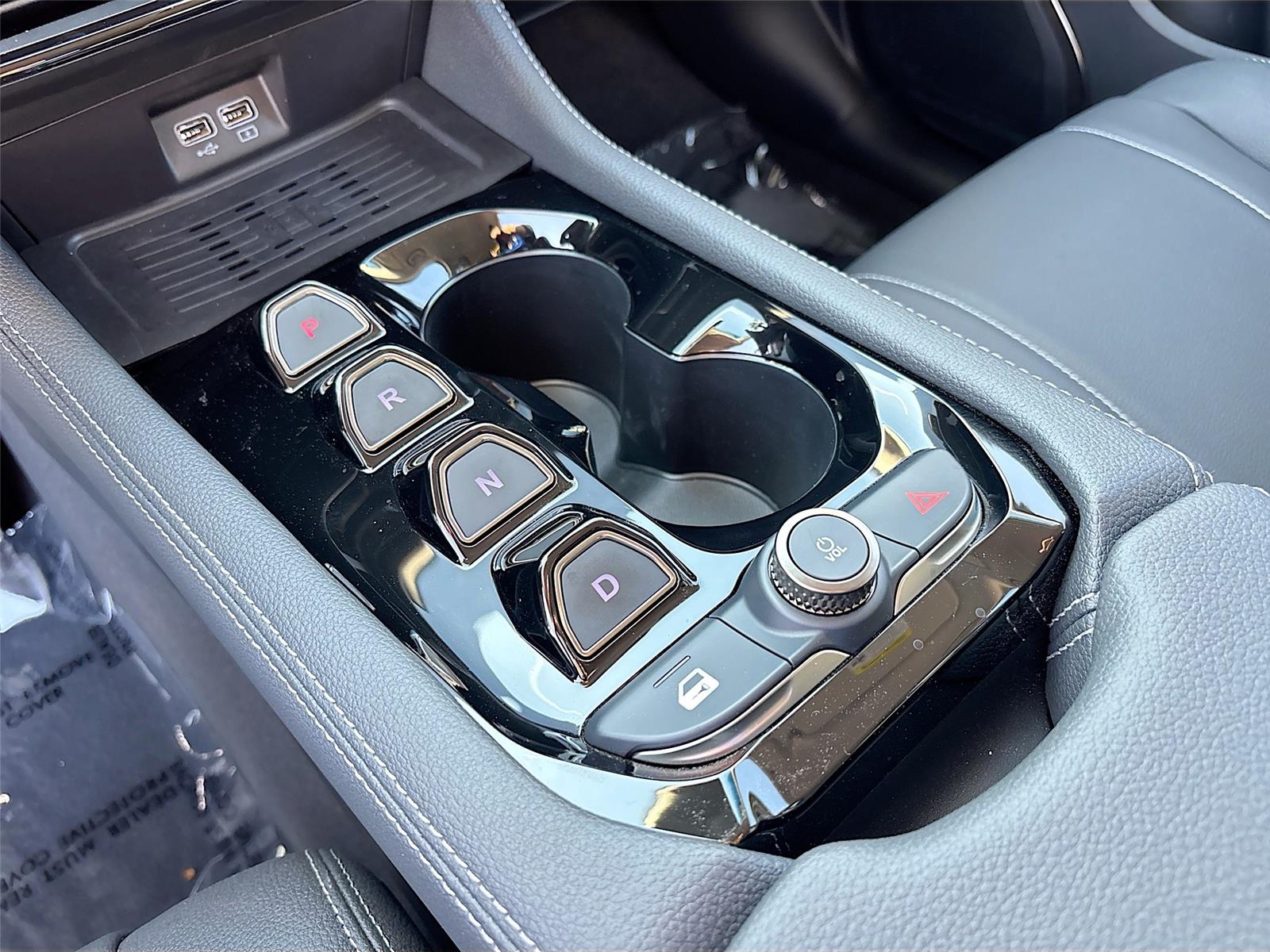 2025 VinFast VF 8 Eco