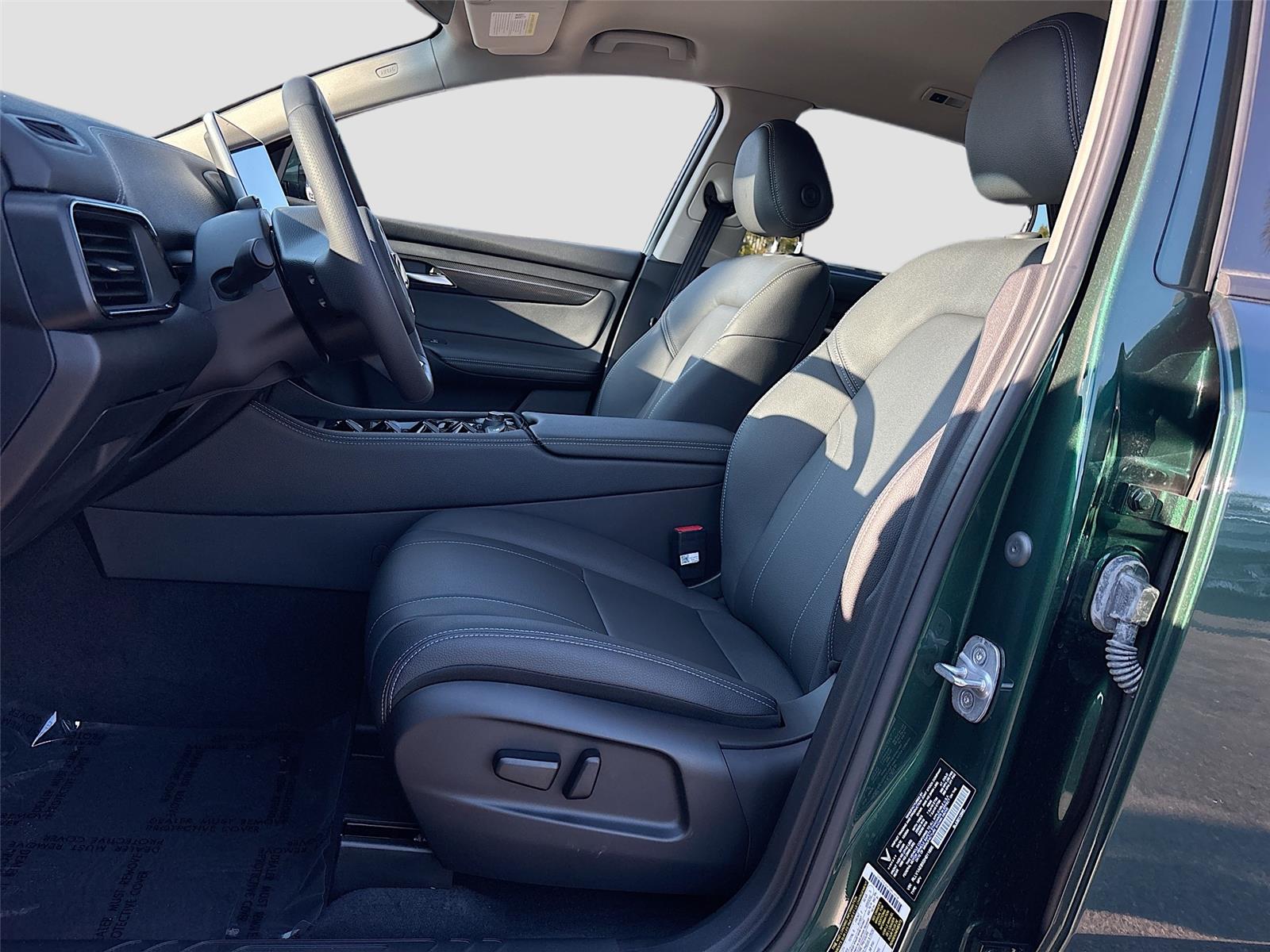 2025 VinFast VF 8 Eco