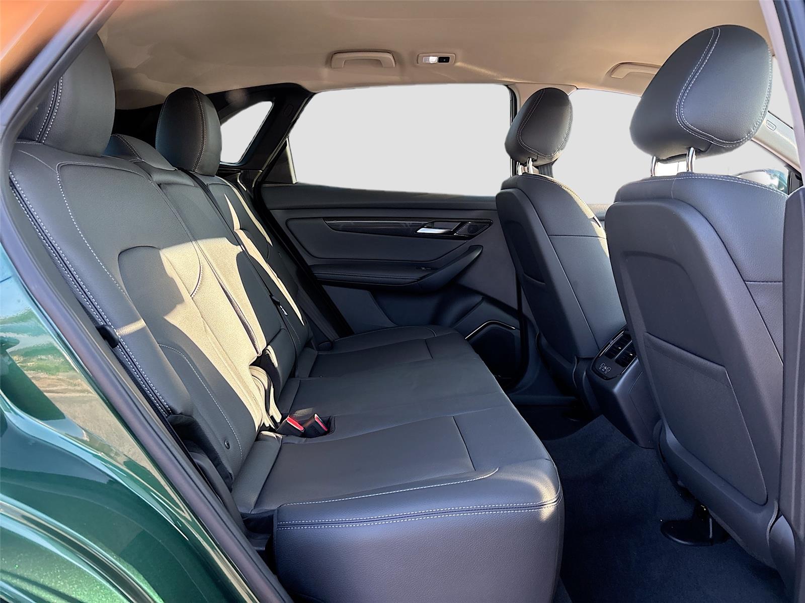 2025 VinFast VF 8 Eco