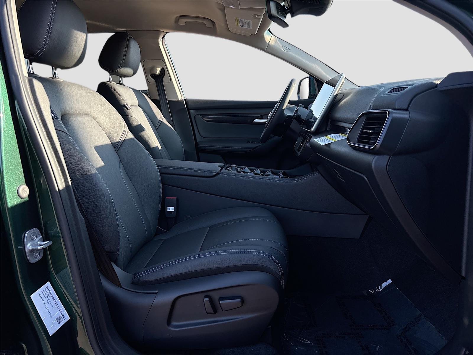 2025 VinFast VF 8 Eco