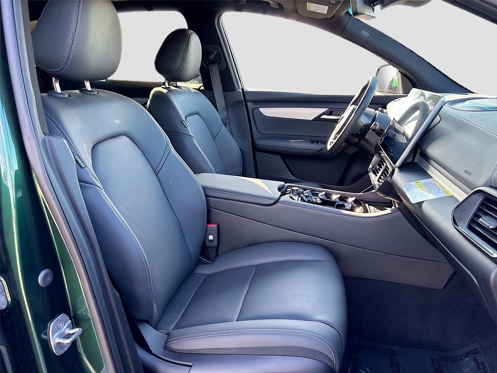 2025 VinFast VF 8 Plus