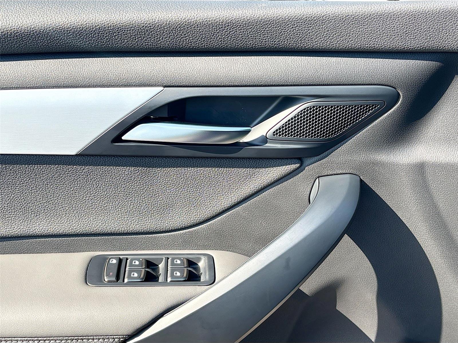 2025 VinFast VF 8 Plus