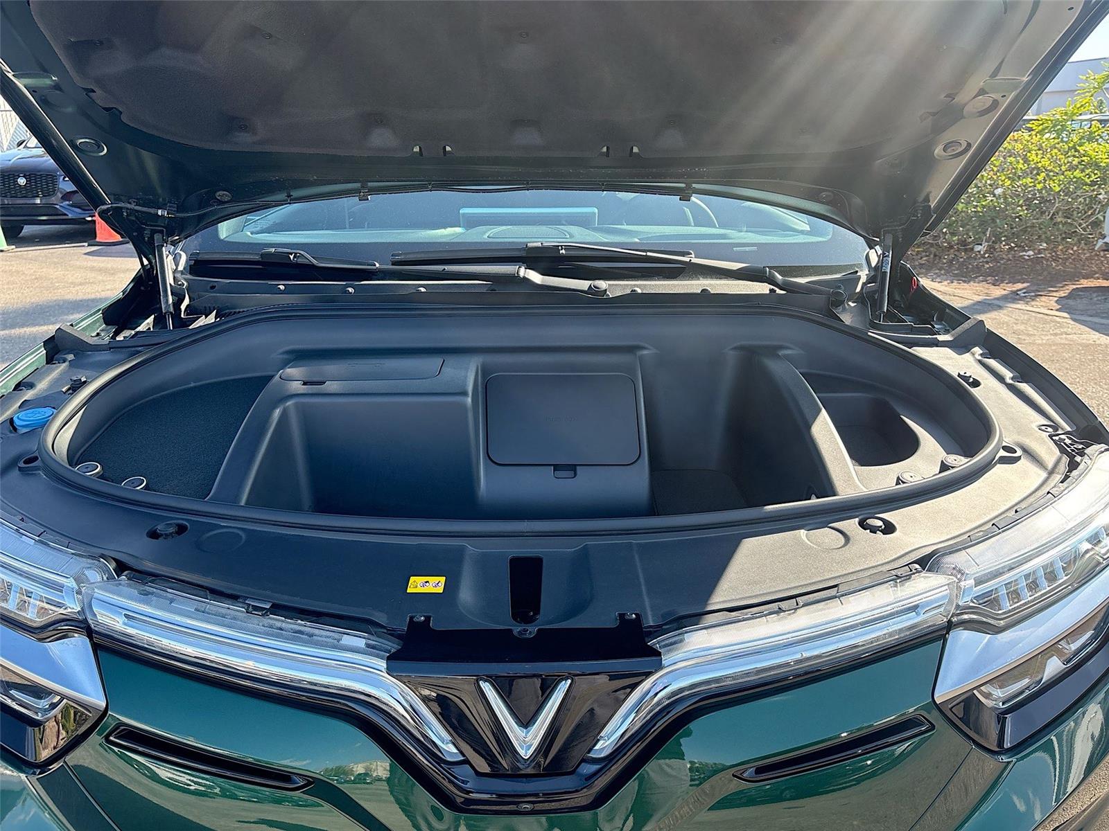 2025 VinFast VF 8 Plus