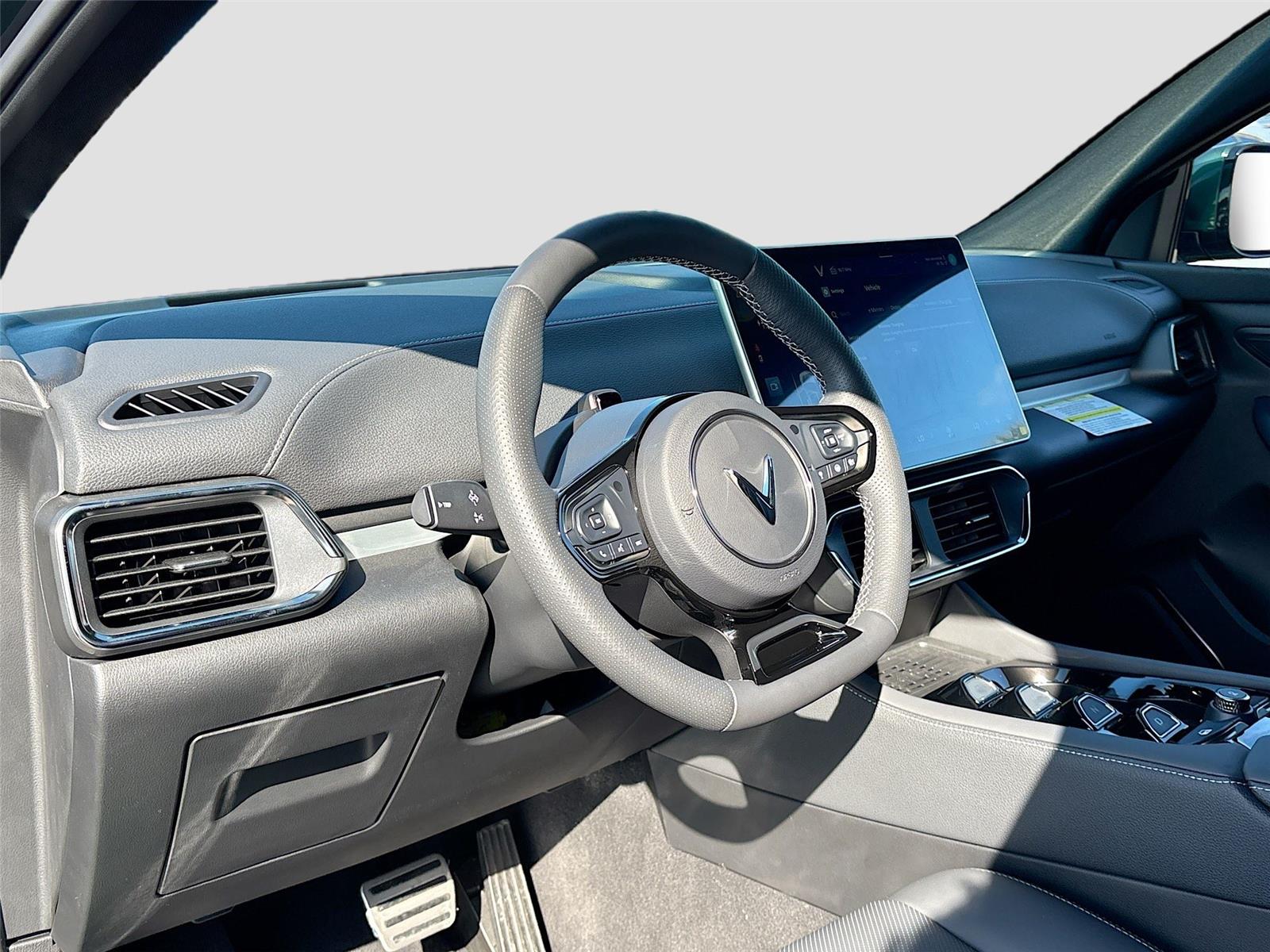 2025 VinFast VF 8 Plus