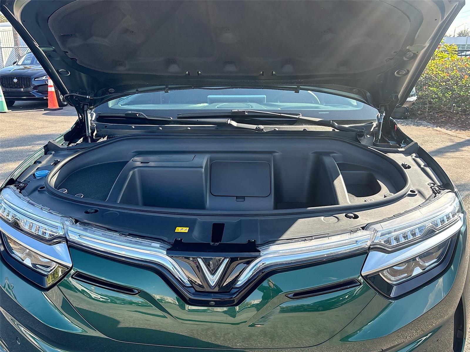 2025 VinFast VF 8 Plus