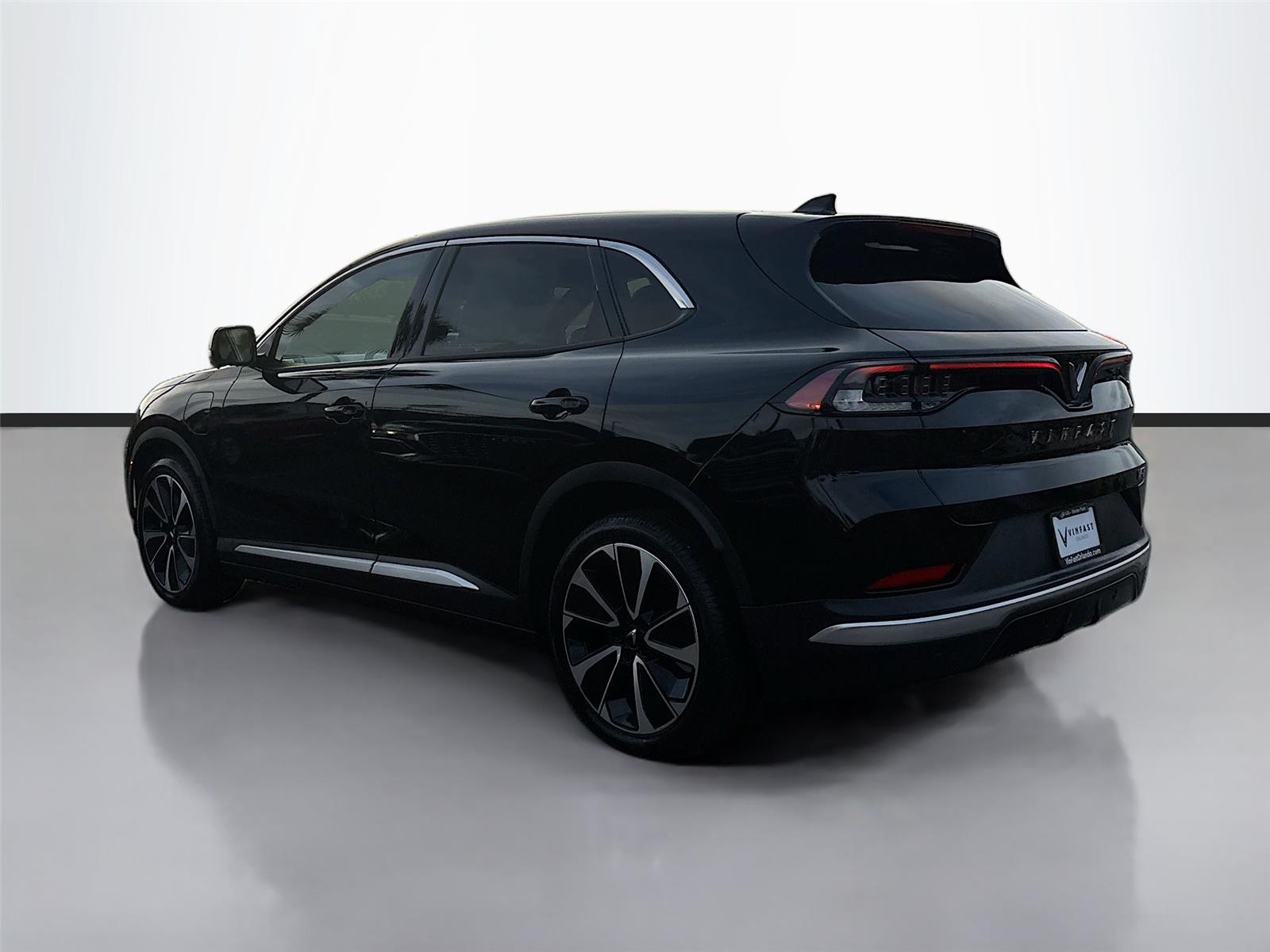 2025 VinFast VF 8 Plus