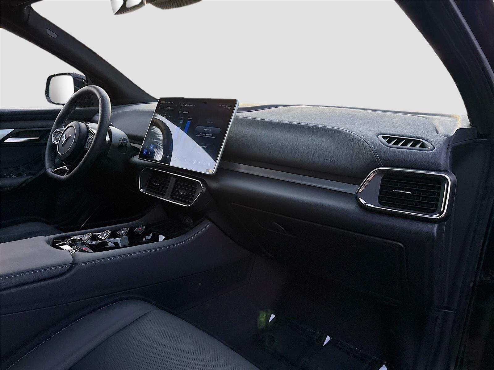 2025 VinFast VF 8 Plus