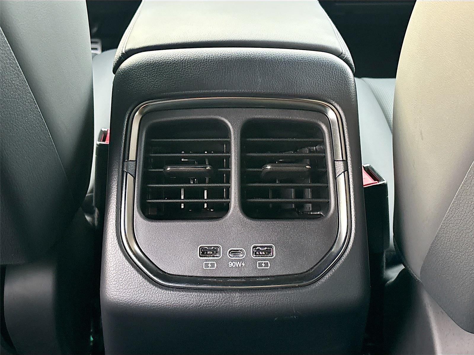 2025 VinFast VF 8 Plus