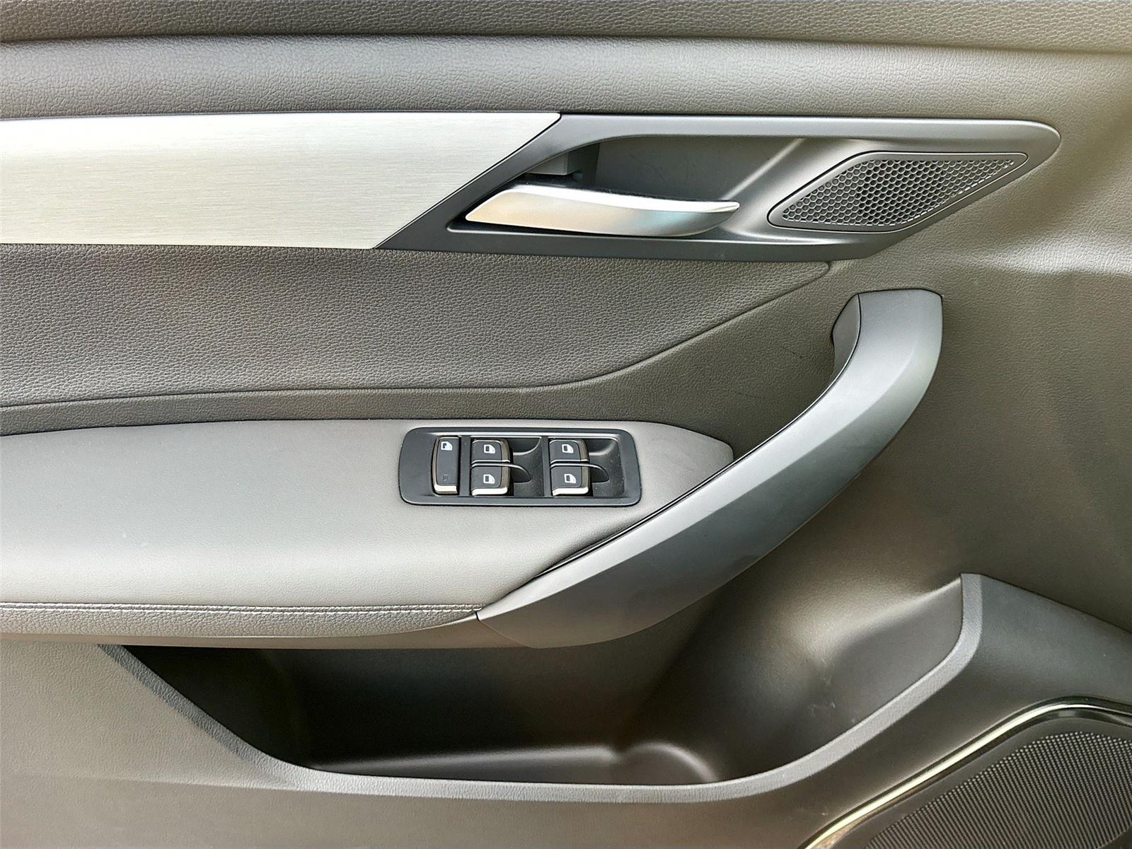 2025 VinFast VF 8 Plus