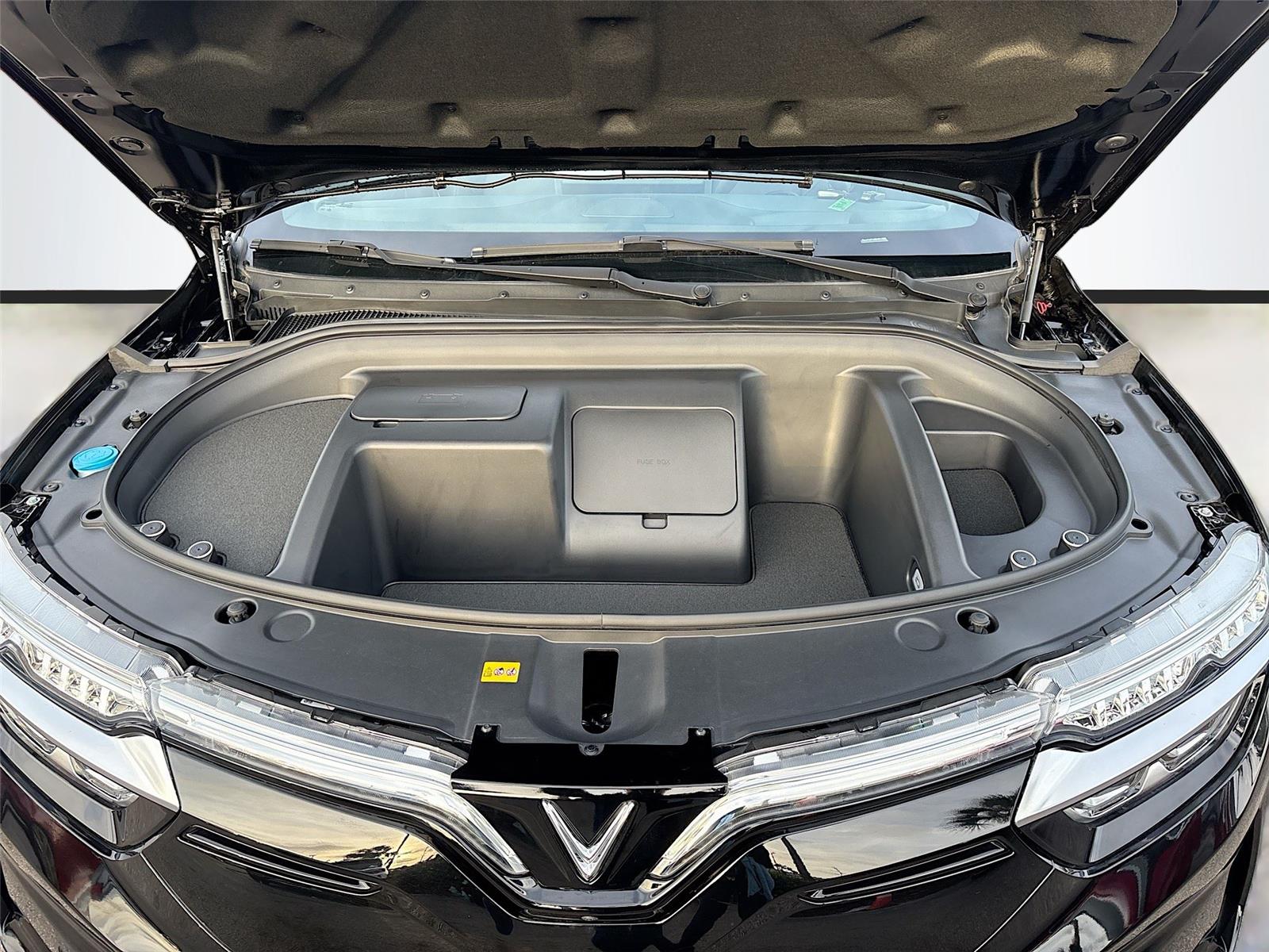 2025 VinFast VF 8 Plus