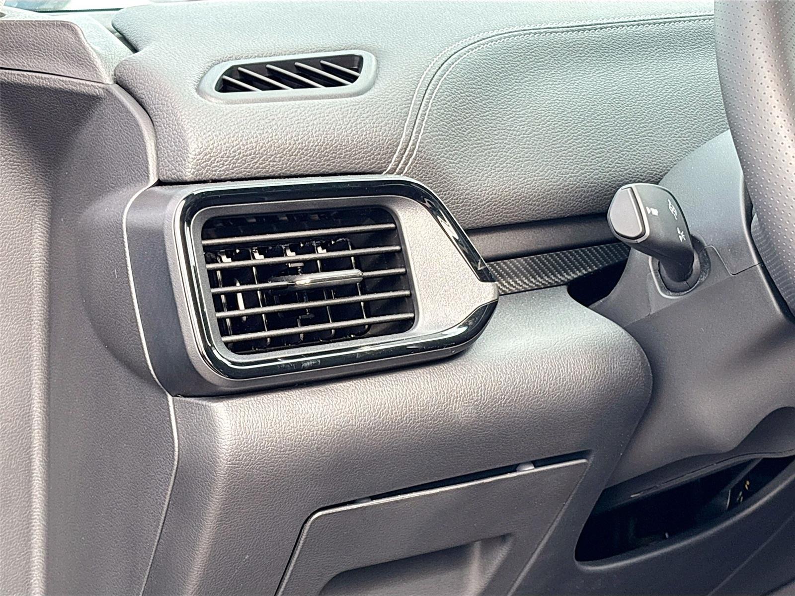 2025 VinFast VF 8 Eco