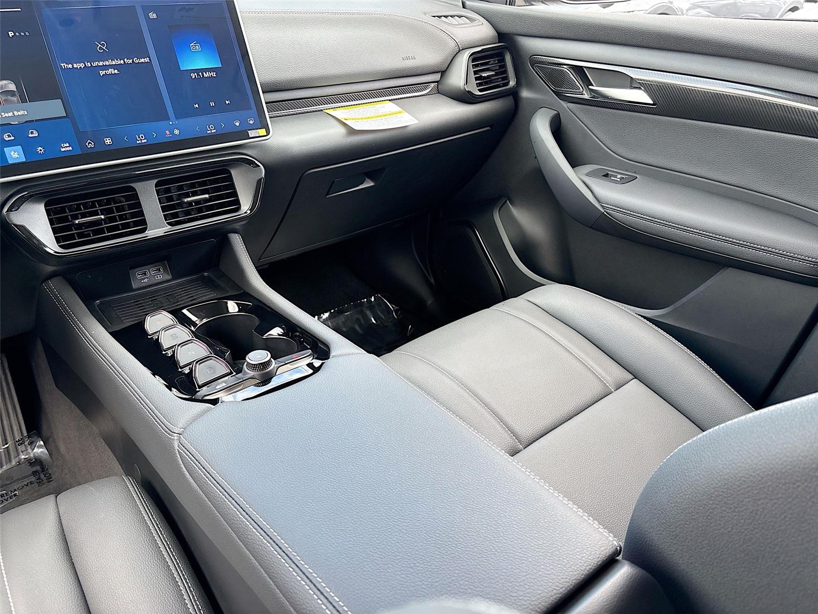 2025 VinFast VF 8 Eco