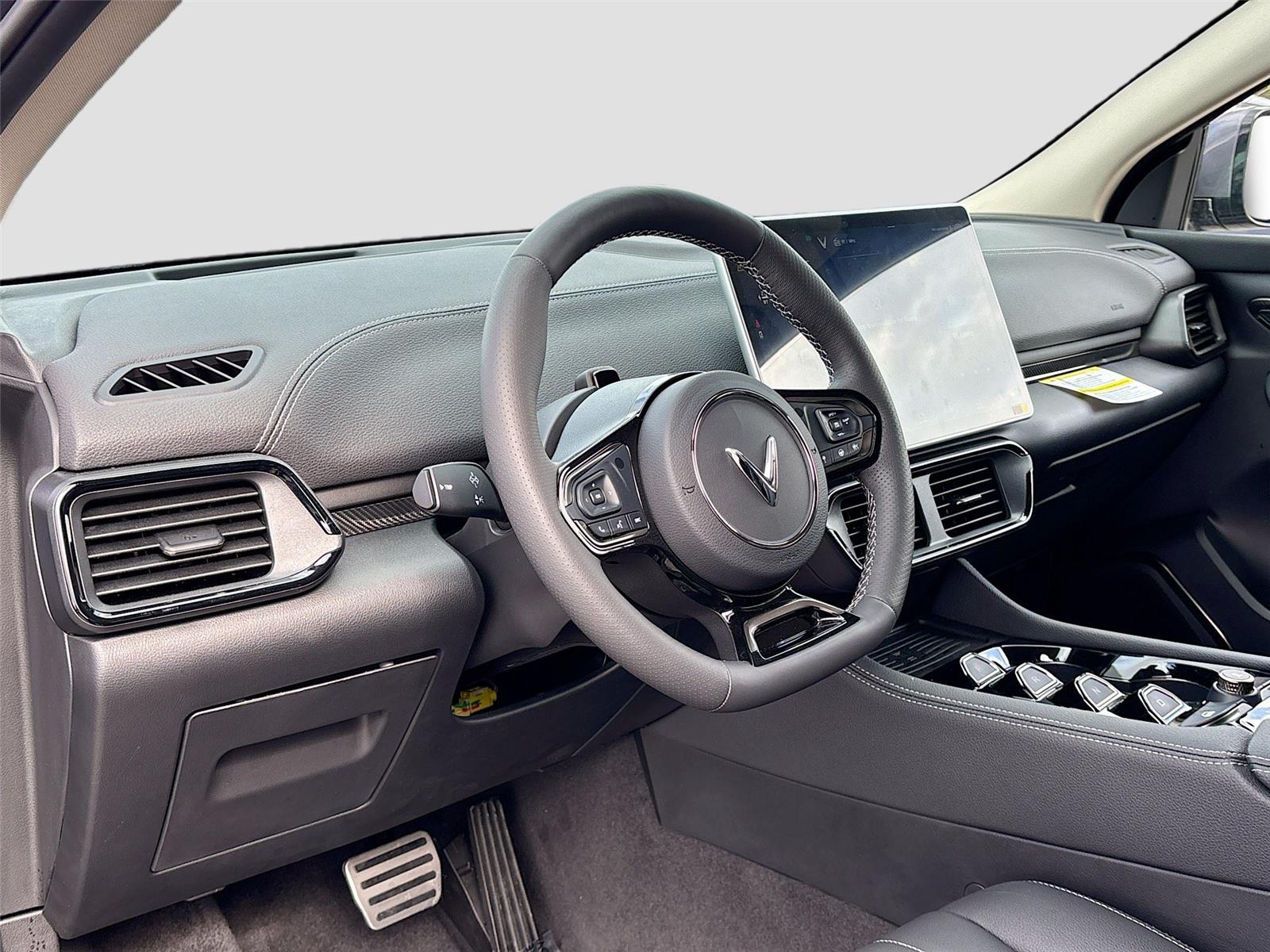 2025 VinFast VF 8 Eco