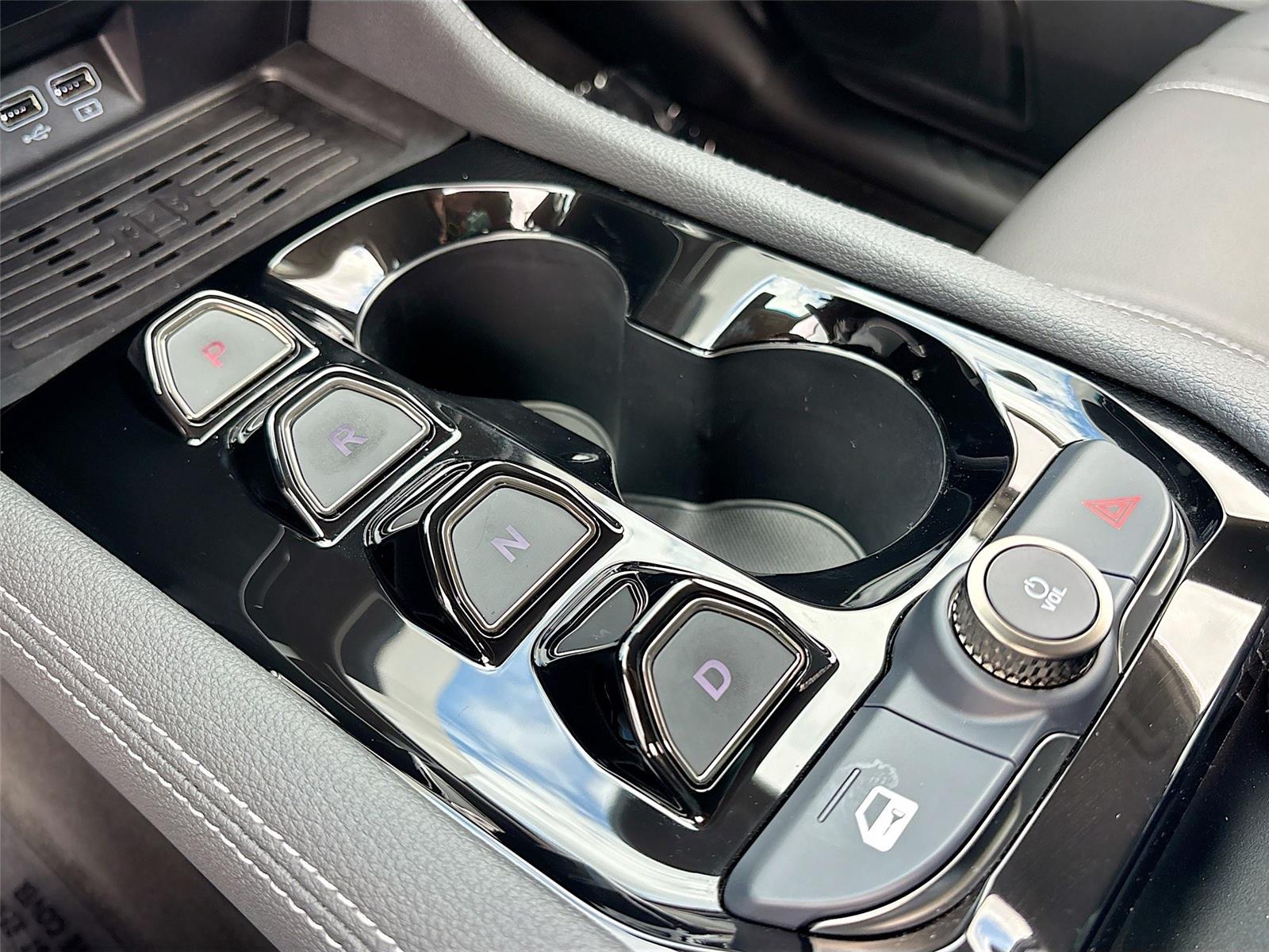 2025 VinFast VF 8 Eco