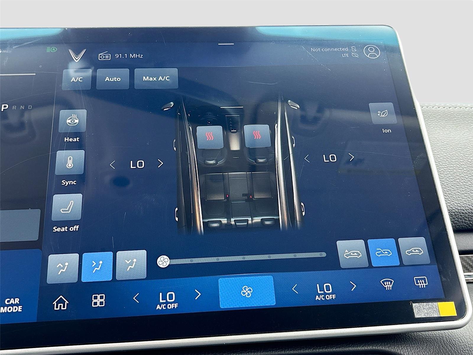 2025 VinFast VF 8 Eco