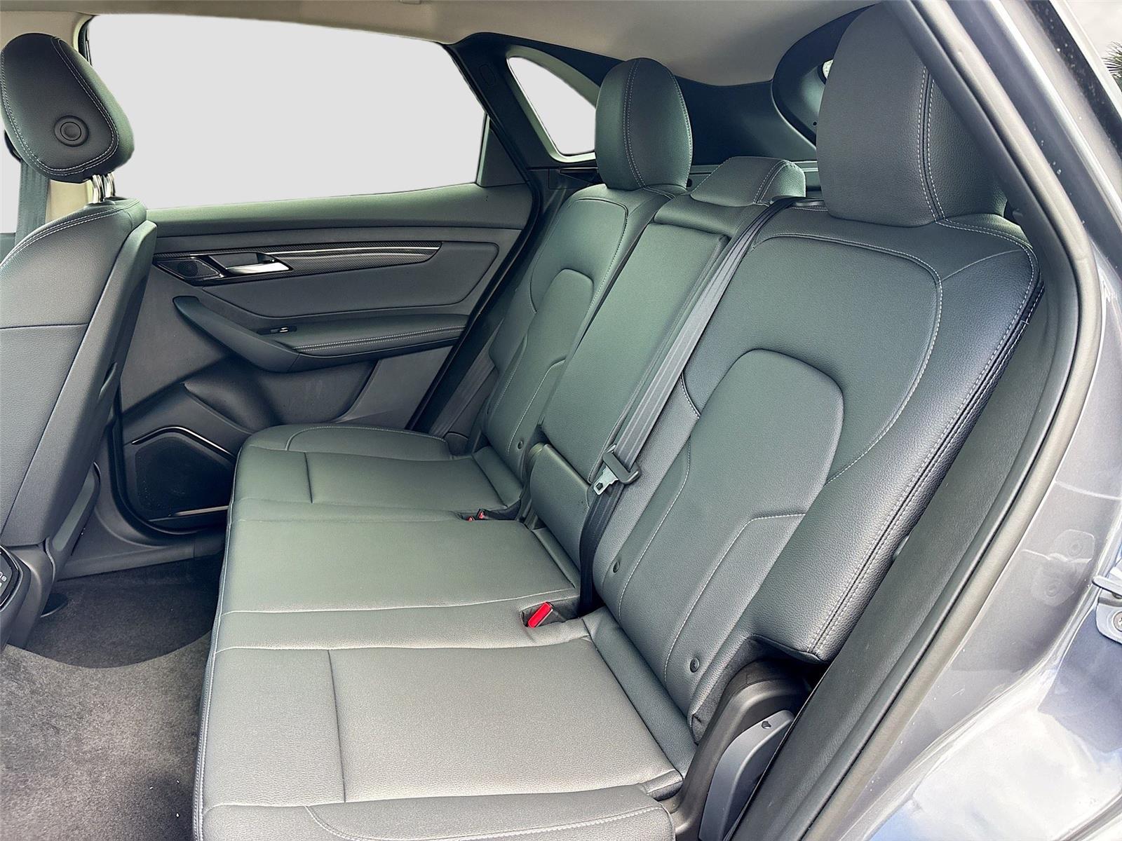 2025 VinFast VF 8 Eco