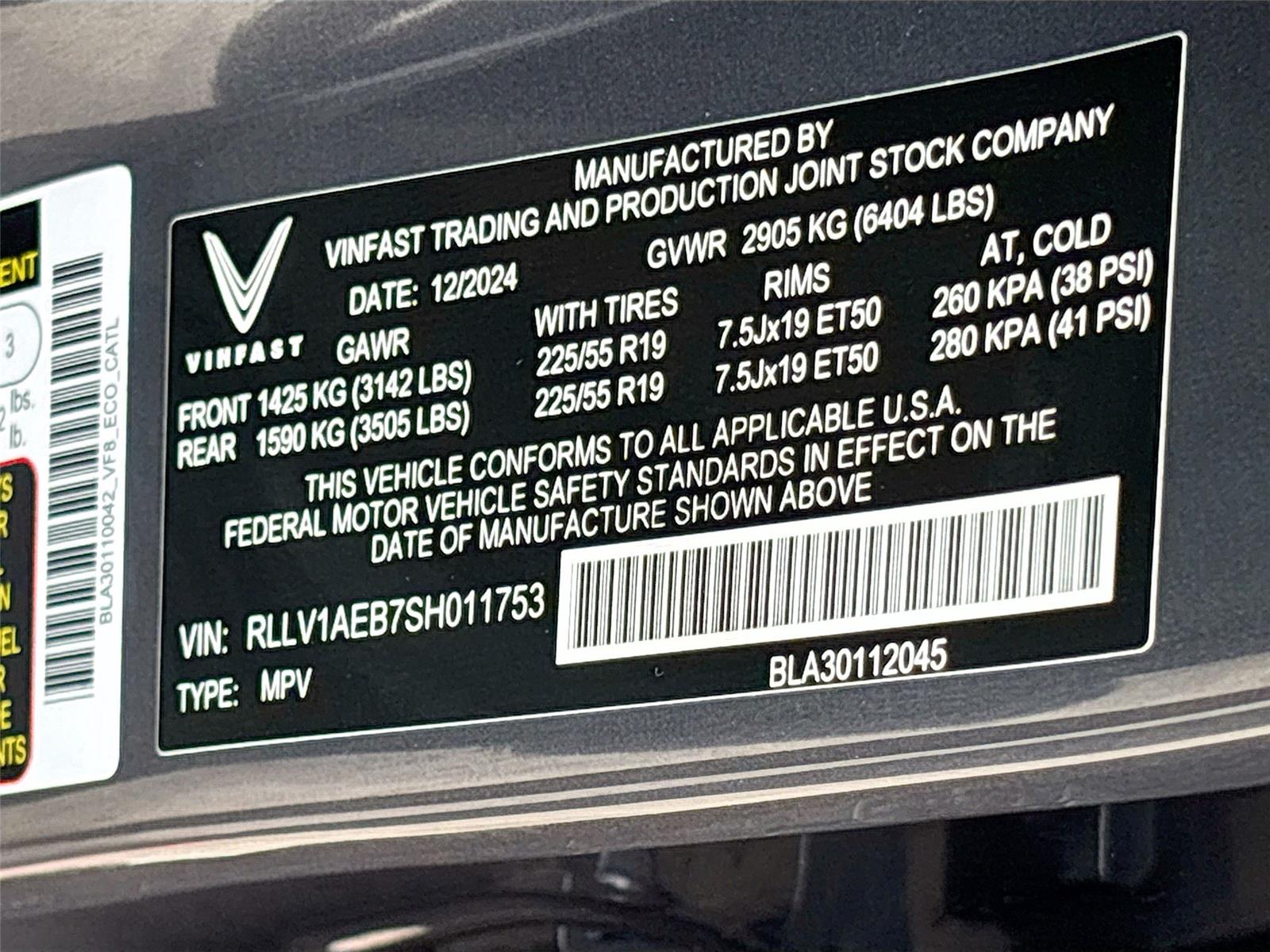 2025 VinFast VF 8 Eco