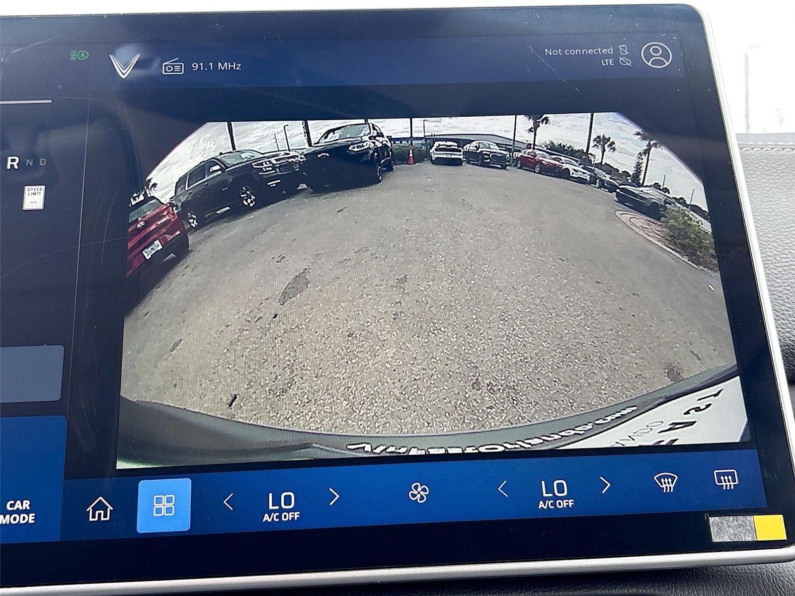 2025 VinFast VF 8 Eco