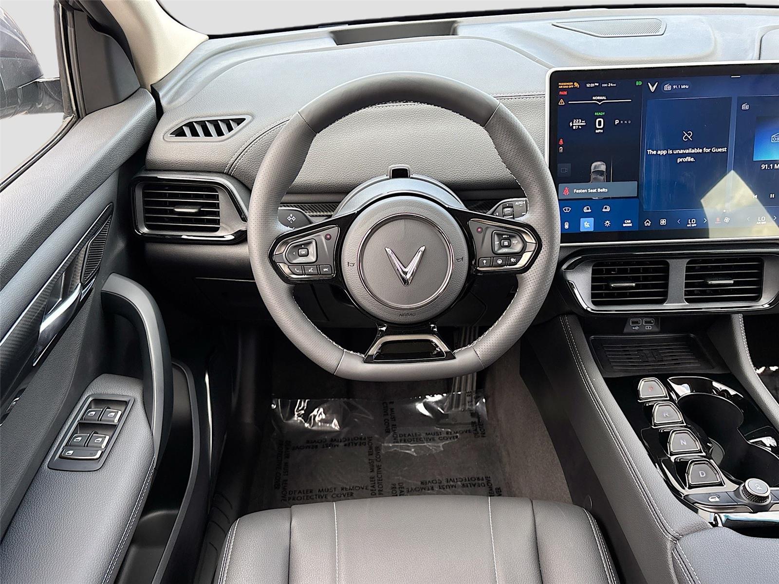 2025 VinFast VF 8 Eco