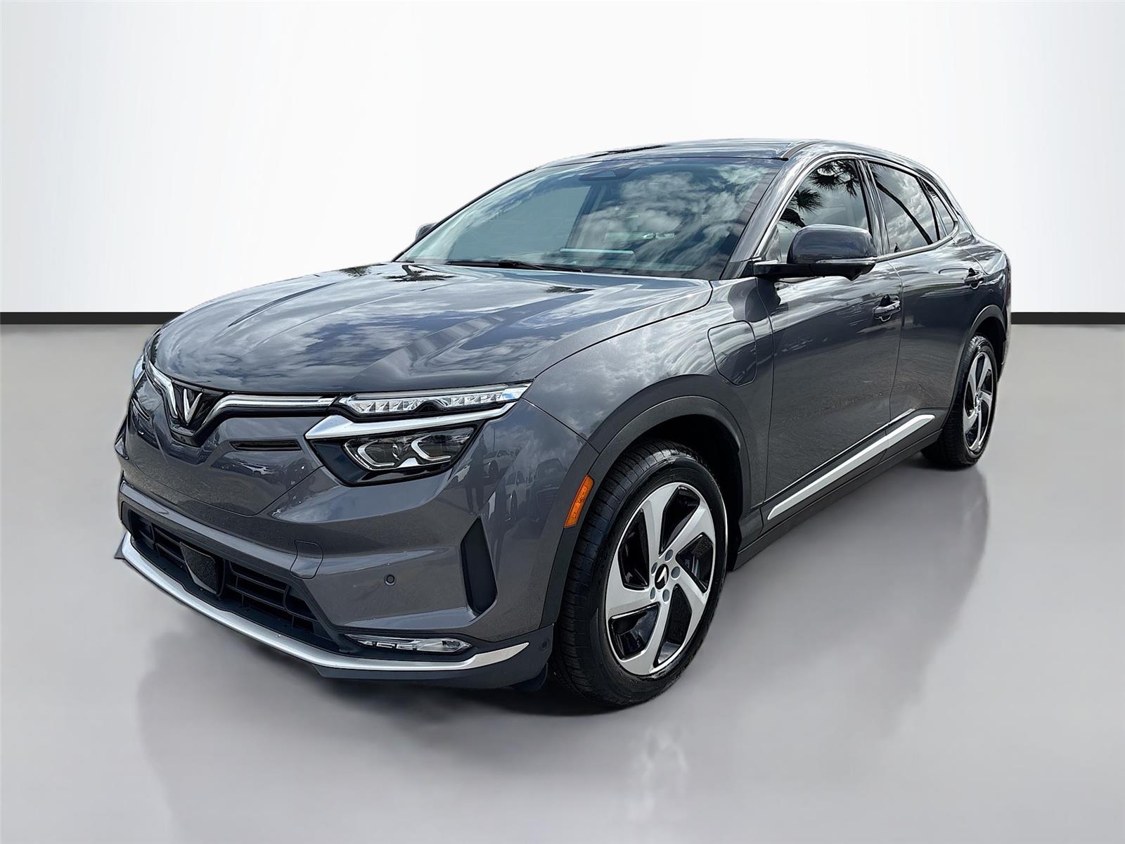 2025 VinFast VF 8 Eco