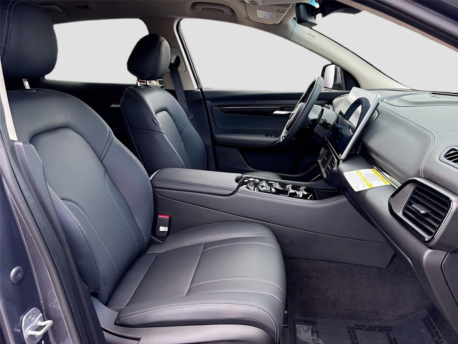 2025 VinFast VF 8 Eco