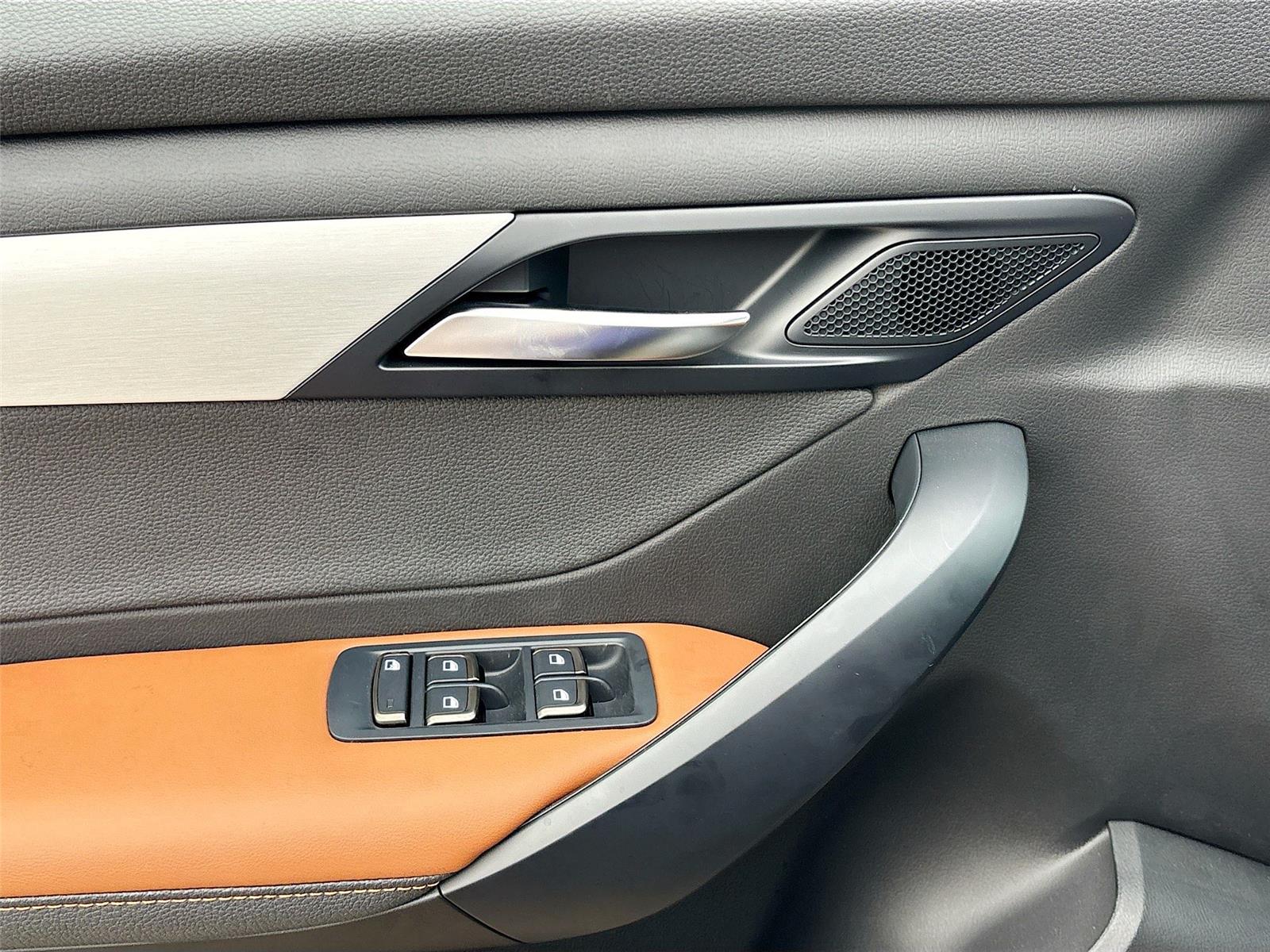 2025 VinFast VF 8 Plus