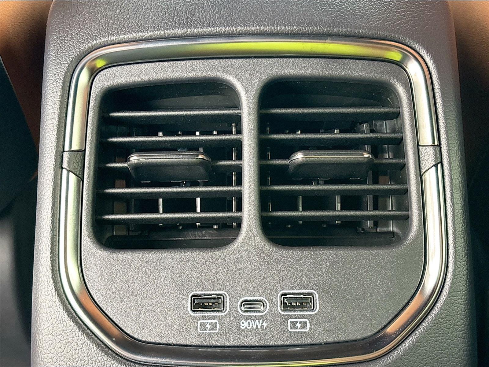 2025 VinFast VF 8 Plus