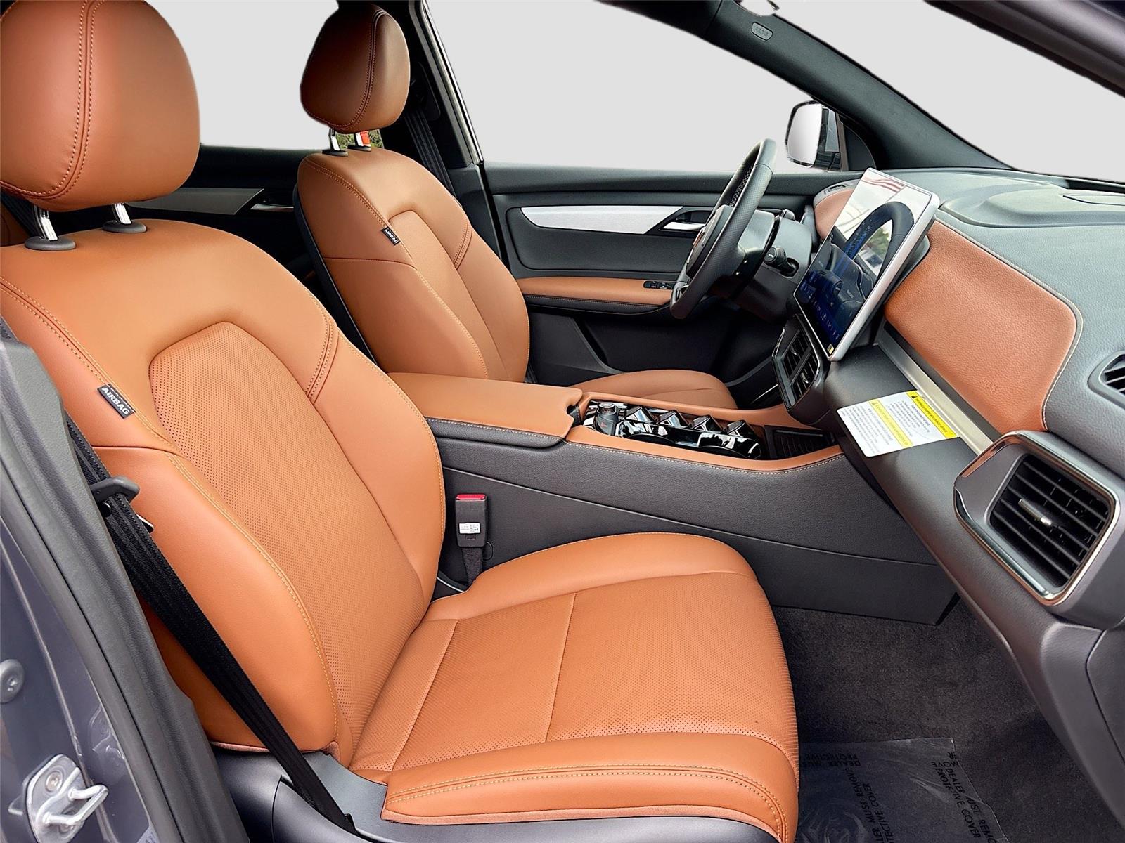 2025 VinFast VF 8 Plus