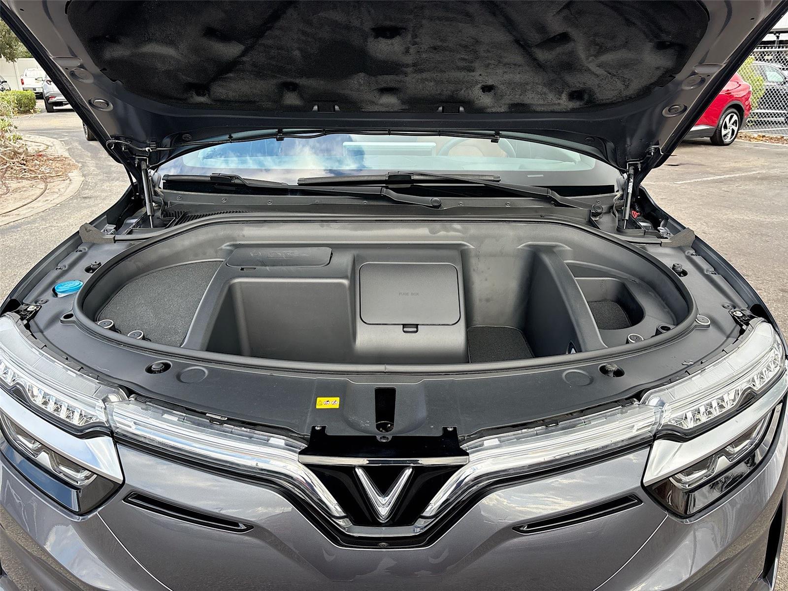 2025 VinFast VF 8 Plus