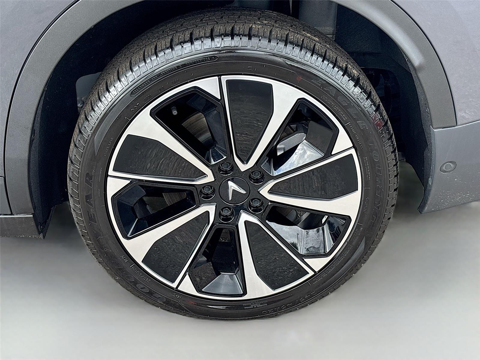 2025 VinFast VF 8 Plus