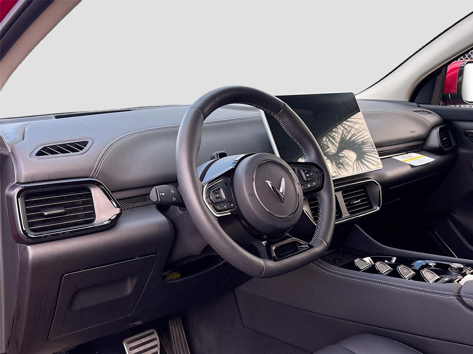 2025 VinFast VF 8 Eco