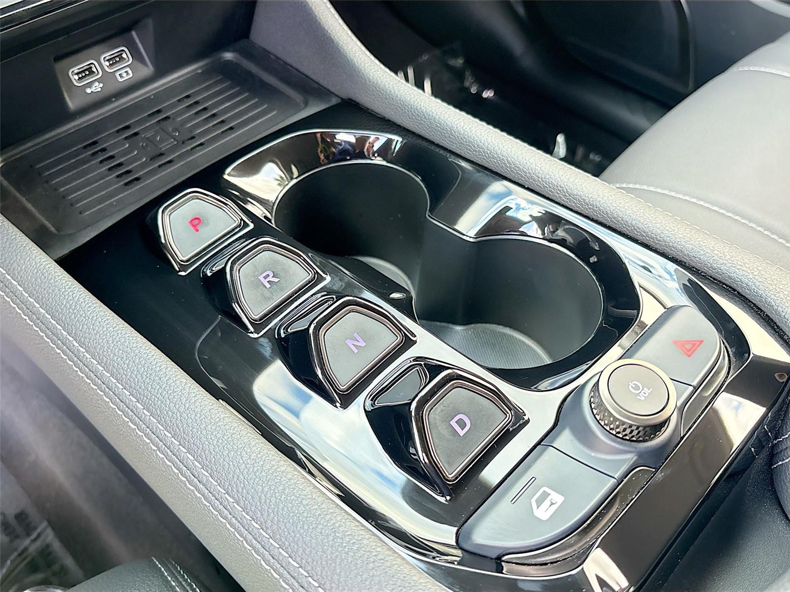 2025 VinFast VF 8 Eco