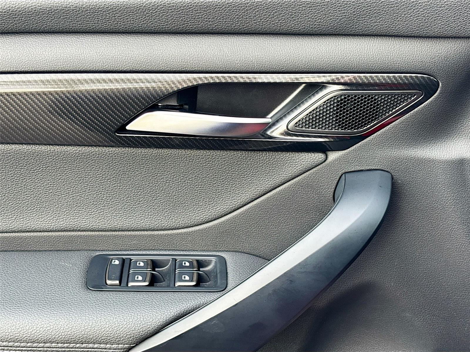 2025 VinFast VF 8 Eco