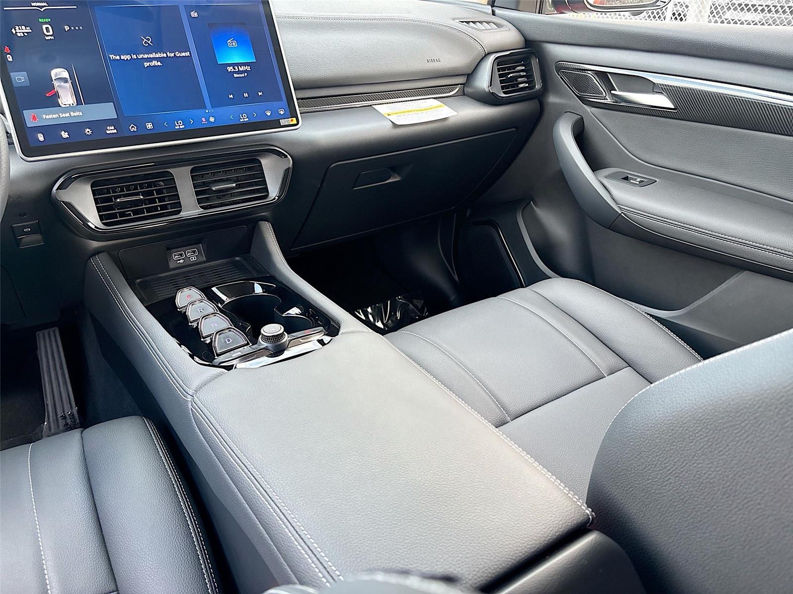 2025 VinFast VF 8 Eco