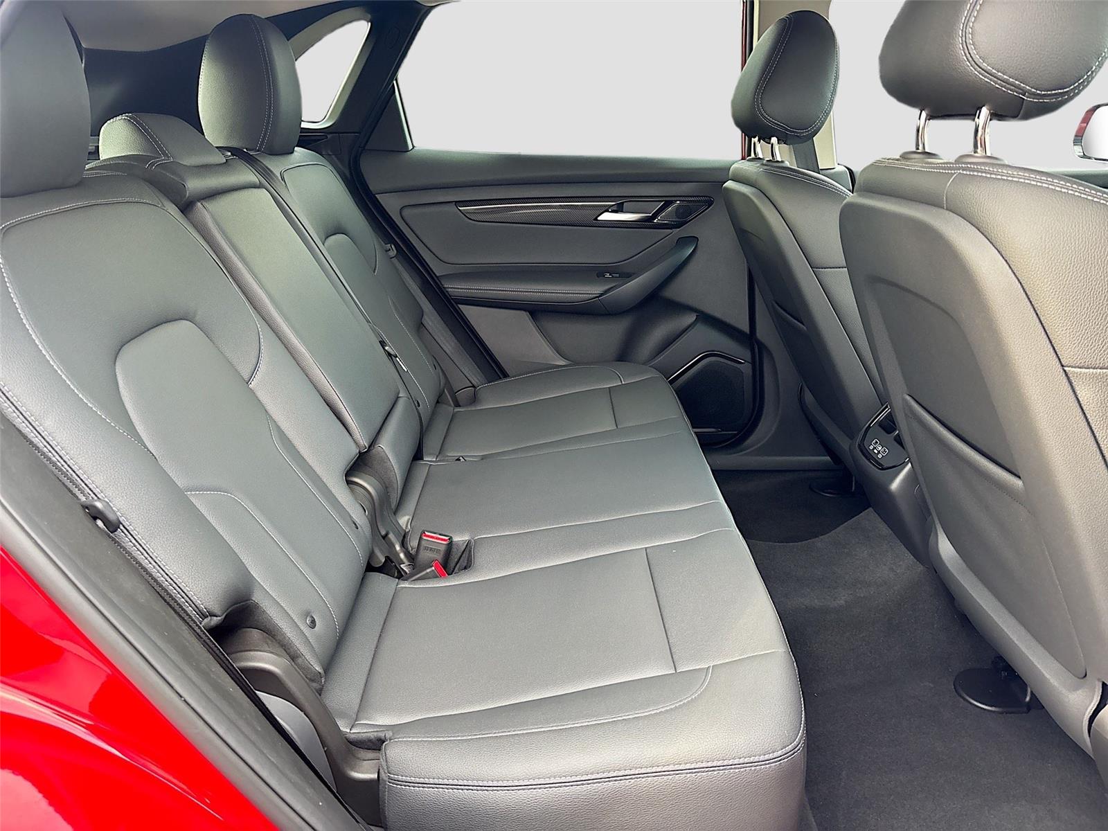 2025 VinFast VF 8 Eco