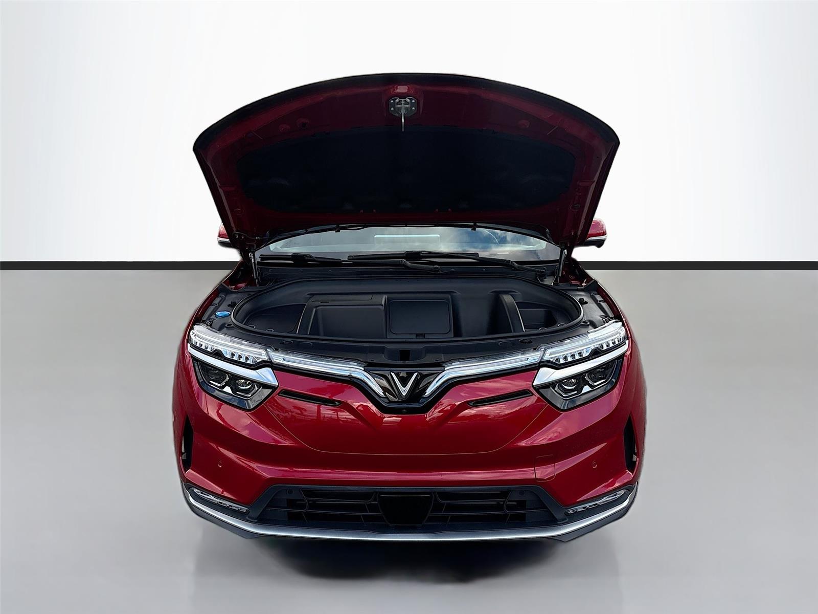 2025 VinFast VF 8 Eco