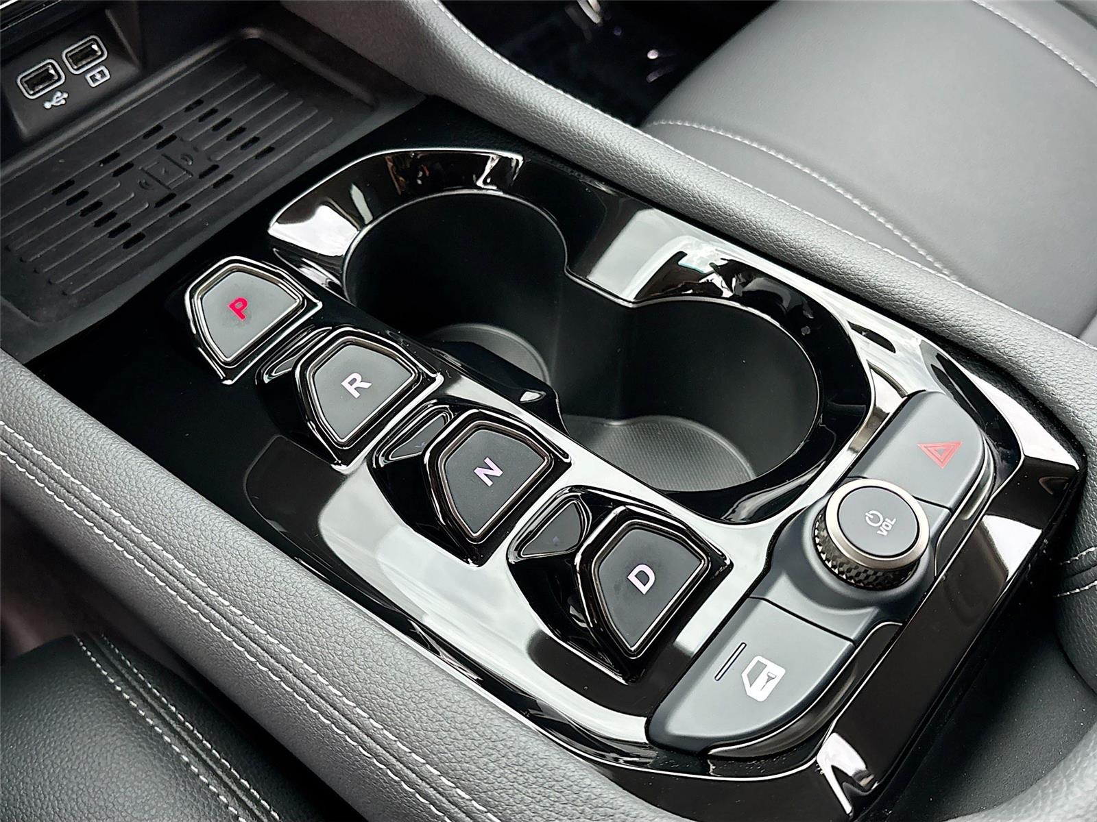 2025 VinFast VF 8 Eco