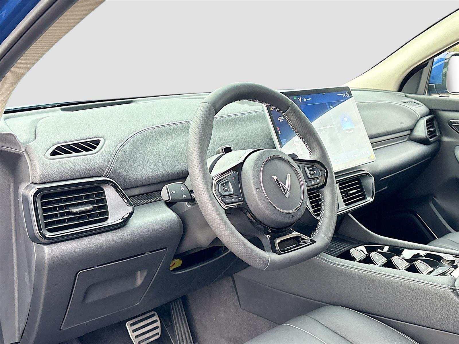 2025 VinFast VF 8 Eco