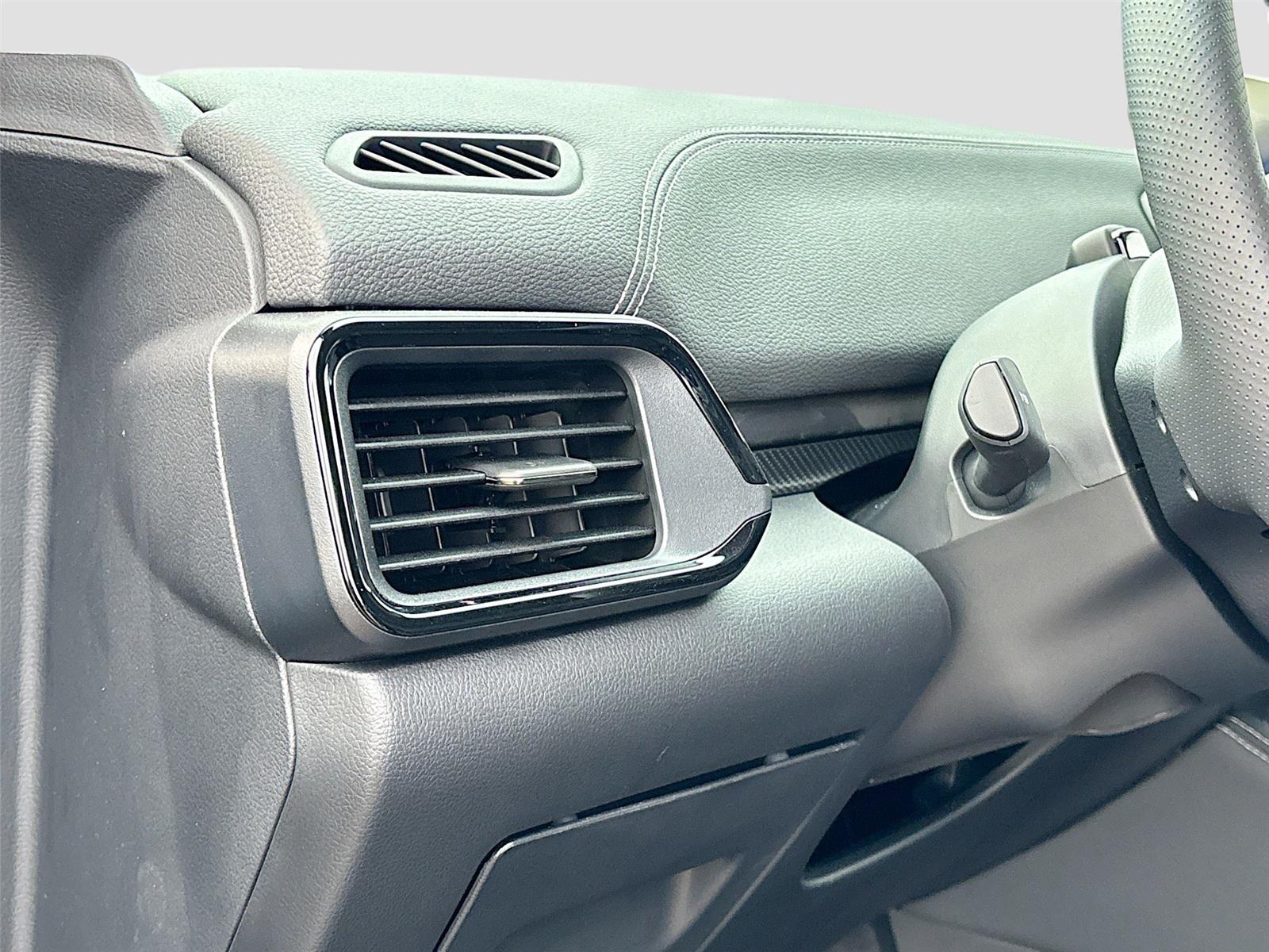 2025 VinFast VF 8 Eco