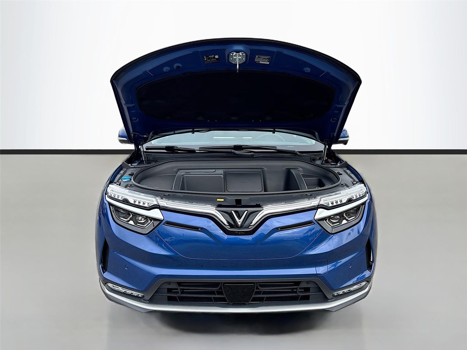 2025 VinFast VF 8 Eco