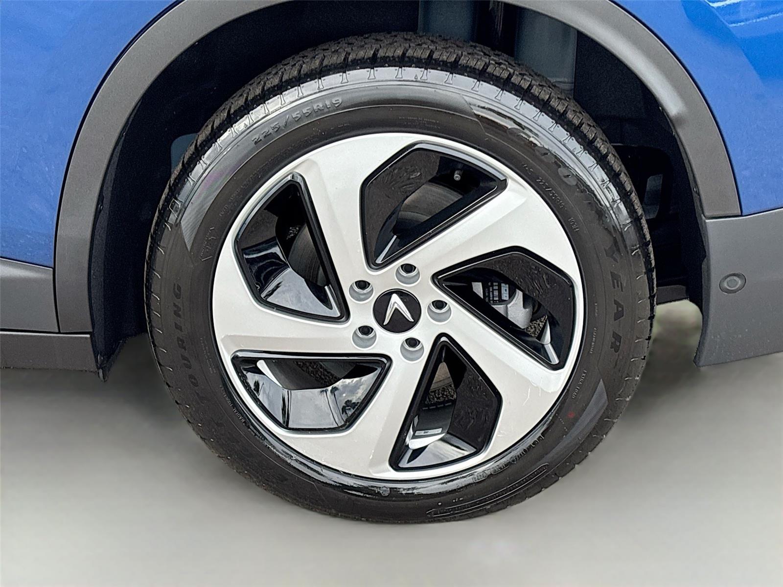 2025 VinFast VF 8 Eco