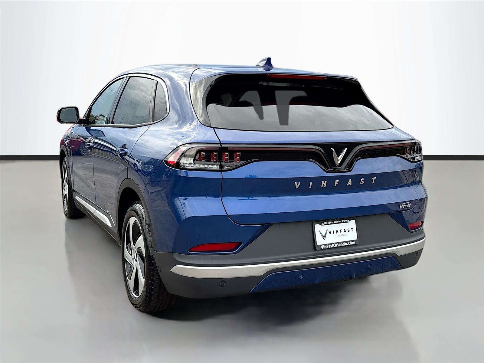 2025 VinFast VF 8 Eco