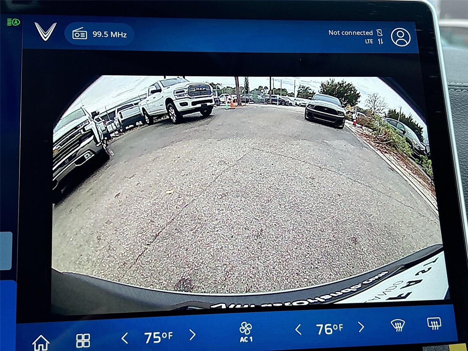 2025 VinFast VF 8 Eco