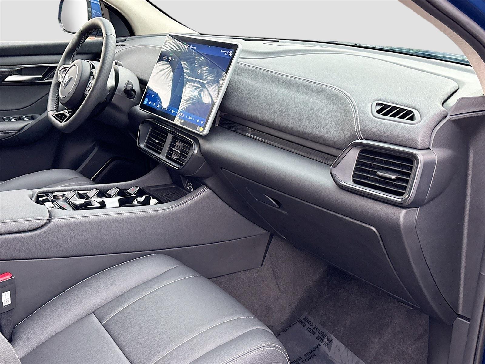 2025 VinFast VF 8 Eco