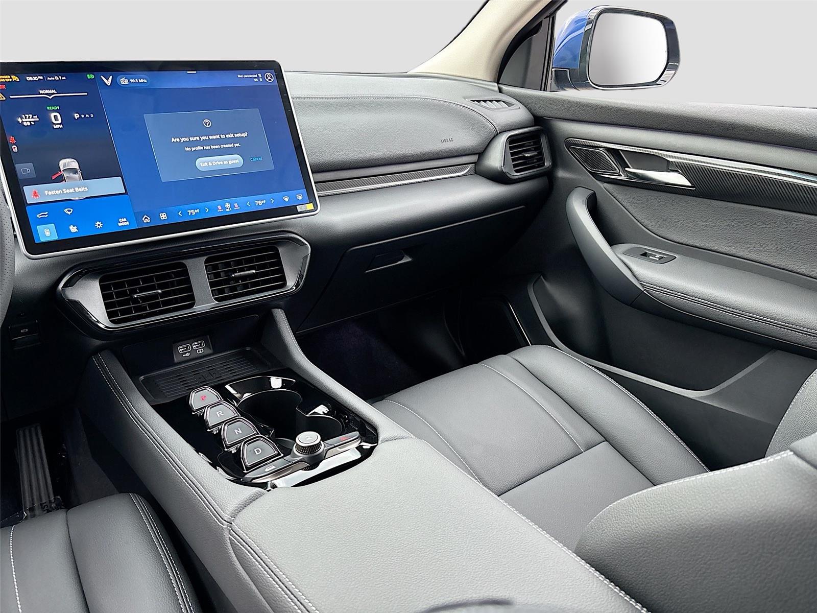 2025 VinFast VF 8 Eco