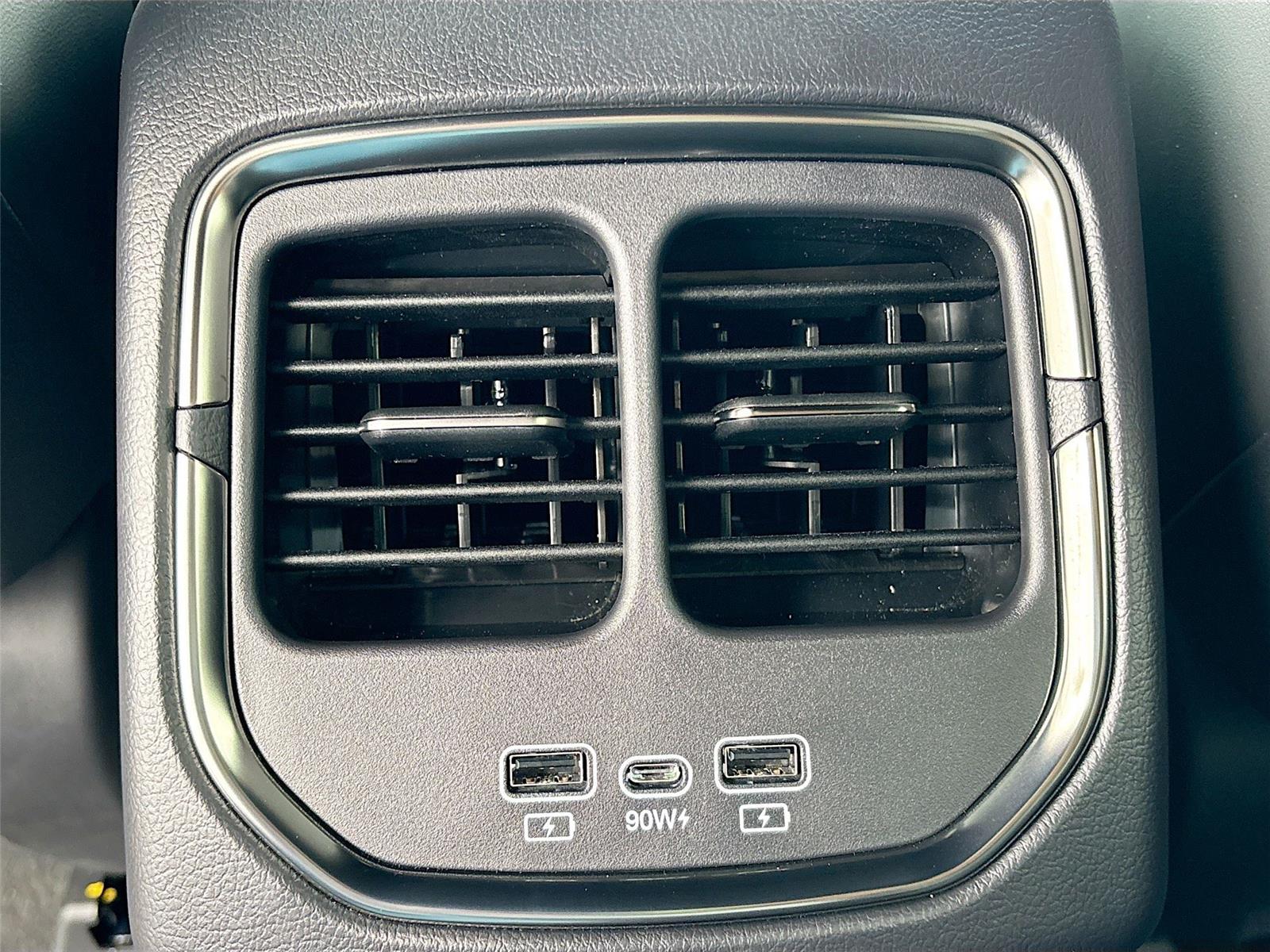 2025 VinFast VF 8 Plus