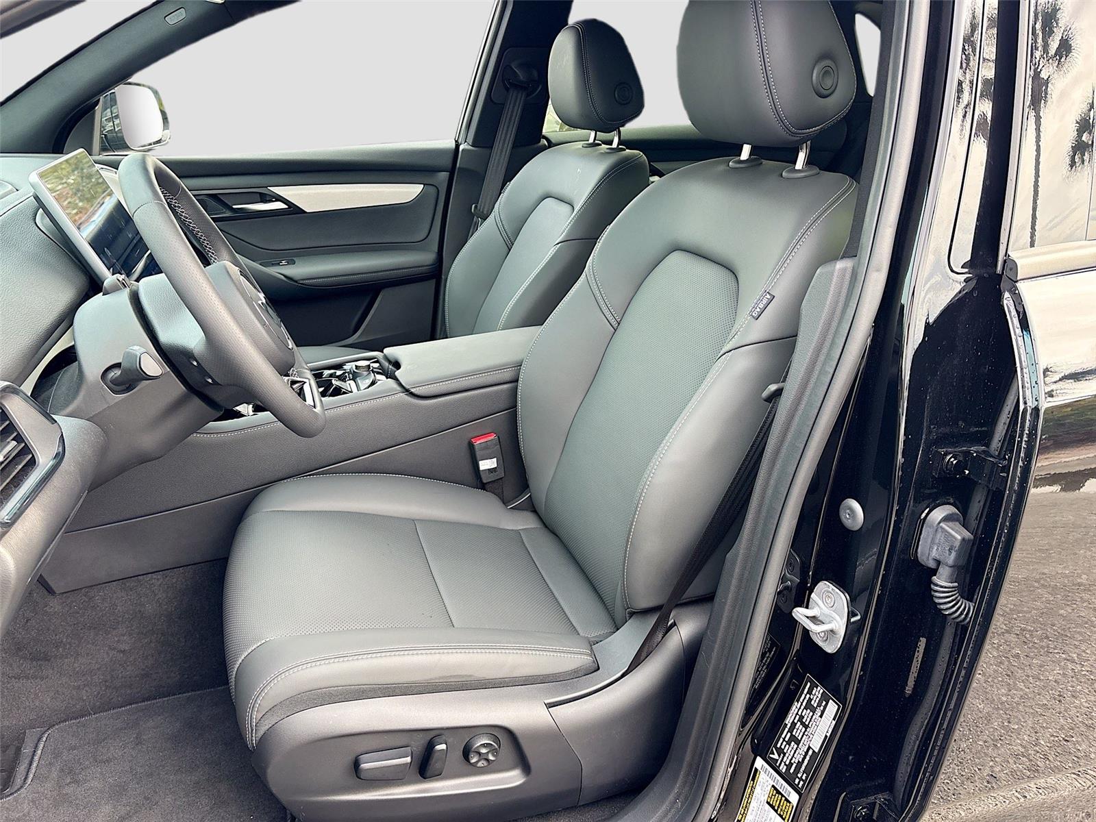 2025 VinFast VF 8 Plus