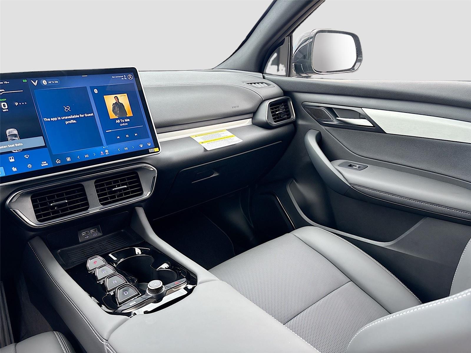 2025 VinFast VF 8 Plus