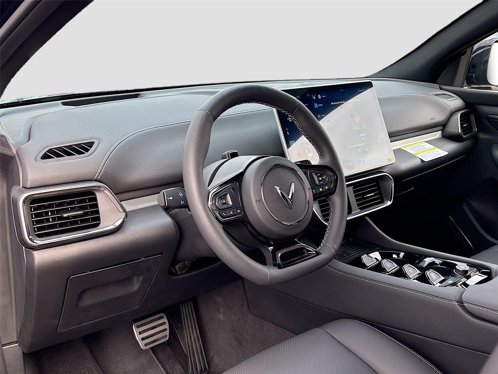 2025 VinFast VF 8 Plus